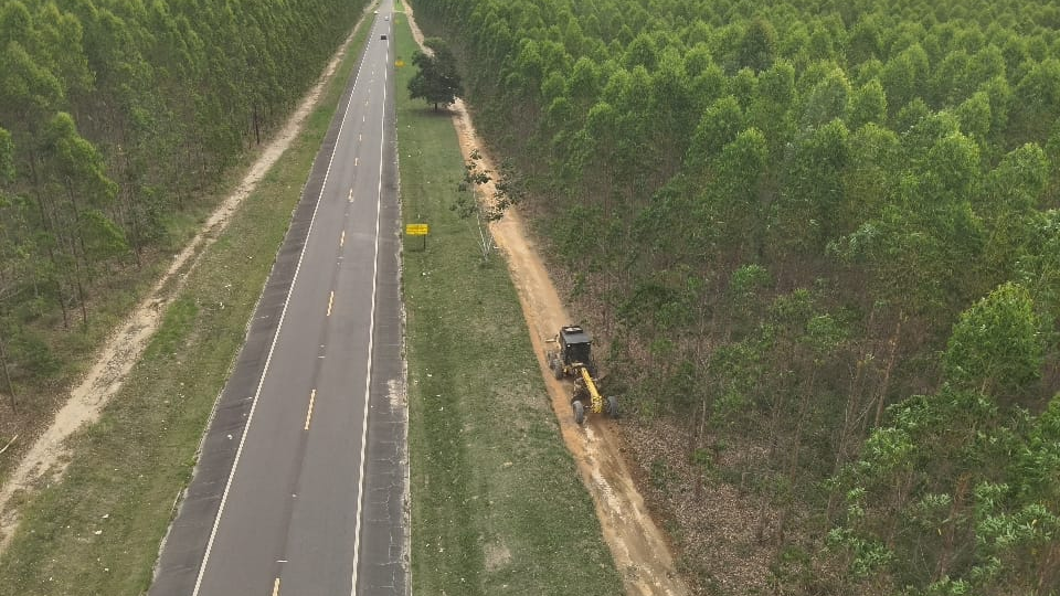 Aceiros abertos próximos a rodovia