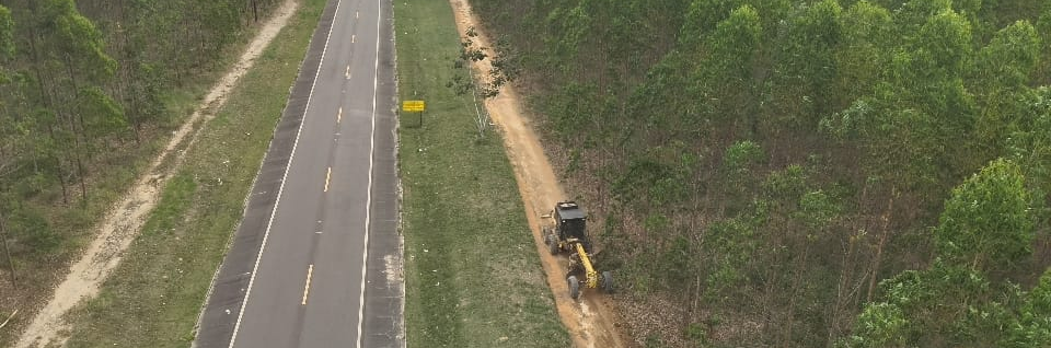 Aceiros abertos próximos a rodovia