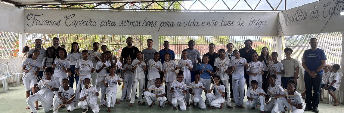 Equipe da Suzano visita Escola de Capoeira Art Bahia