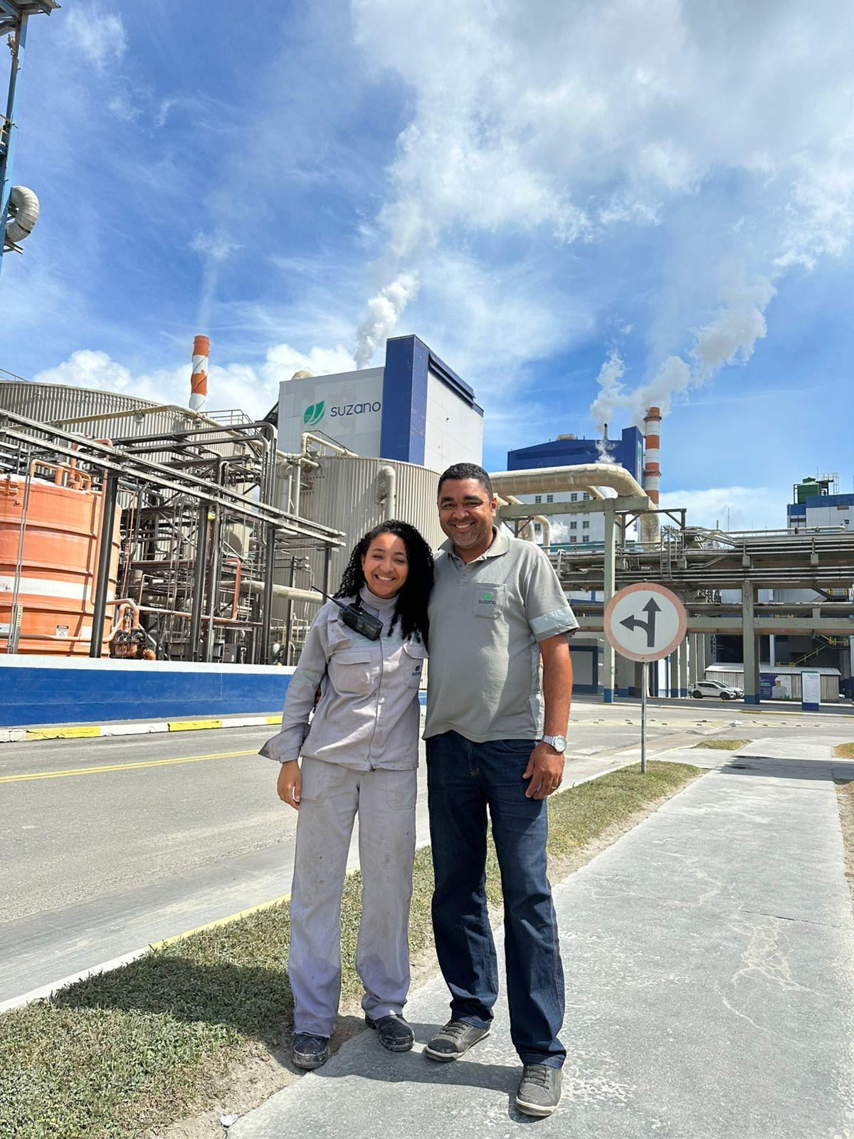 Juliana Almeida dos Santos com o pai Junior José dos Santos